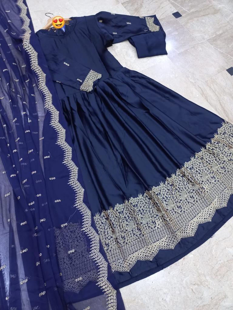 3 Pcs Women's Stitched Embroidered Maxi Suit